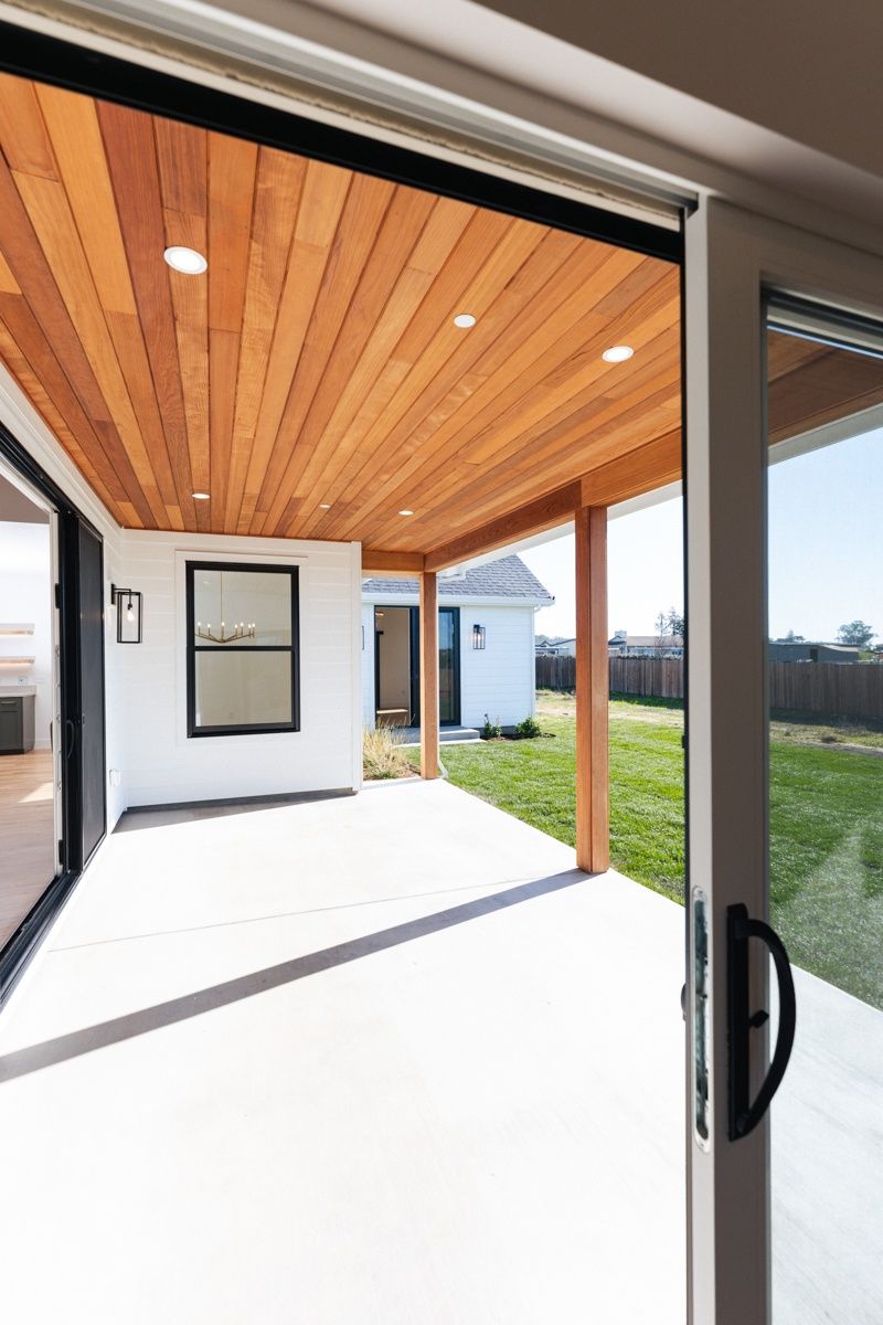 Alan Drive, Penngrove — bathroom — Sonoma Residential Services